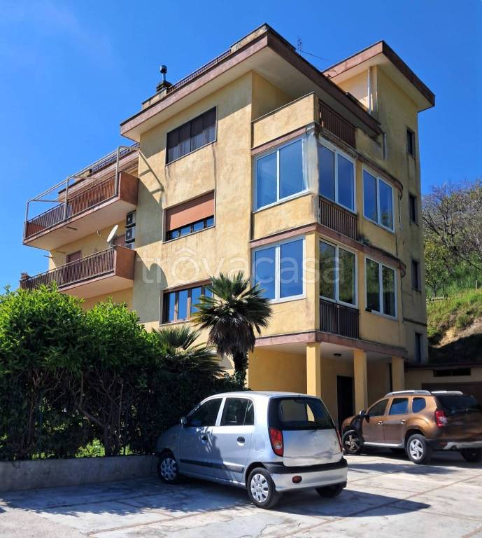 appartamento in vendita a Salerno in zona Giovi Altimare