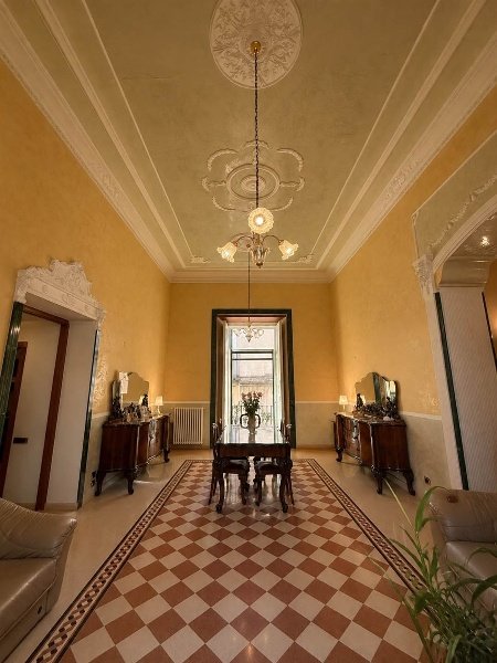 appartamento in vendita a Salerno in zona Centro Città