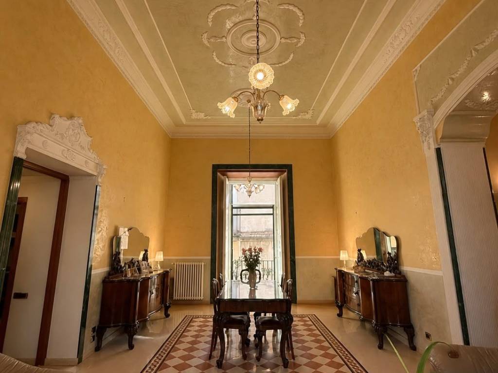 appartamento in vendita a Salerno in zona Centro Città