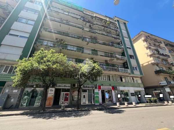 negozio in vendita a Salerno in zona Pastena
