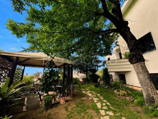 casa indipendente in vendita a Salerno in zona Sala Abbagnano