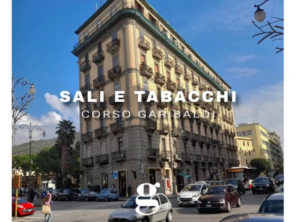 negozio in vendita a Salerno in zona Centro Città