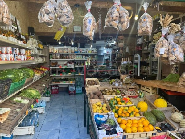 negozio in vendita a Salerno in zona Centro Città