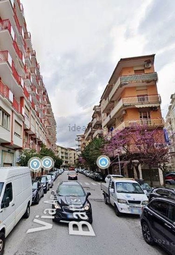 negozio in vendita a Salerno in zona Pastena