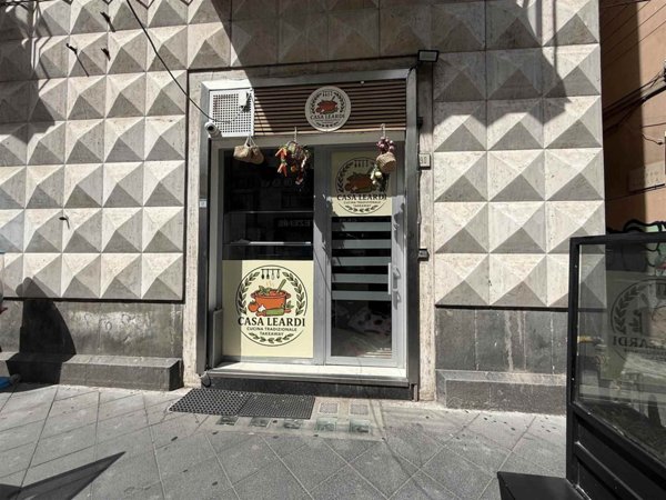 negozio in vendita a Salerno in zona Centro Città