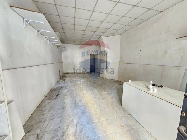 locale commerciale in vendita a Salerno