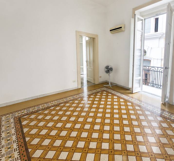 appartamento in vendita a Salerno in zona Centro Città