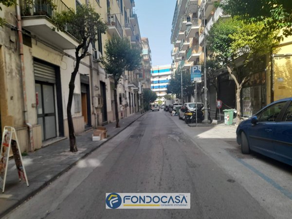 locale commerciale in vendita a Salerno in zona Centro Città