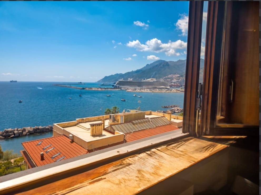 appartamento in vendita a Salerno in zona Centro Città