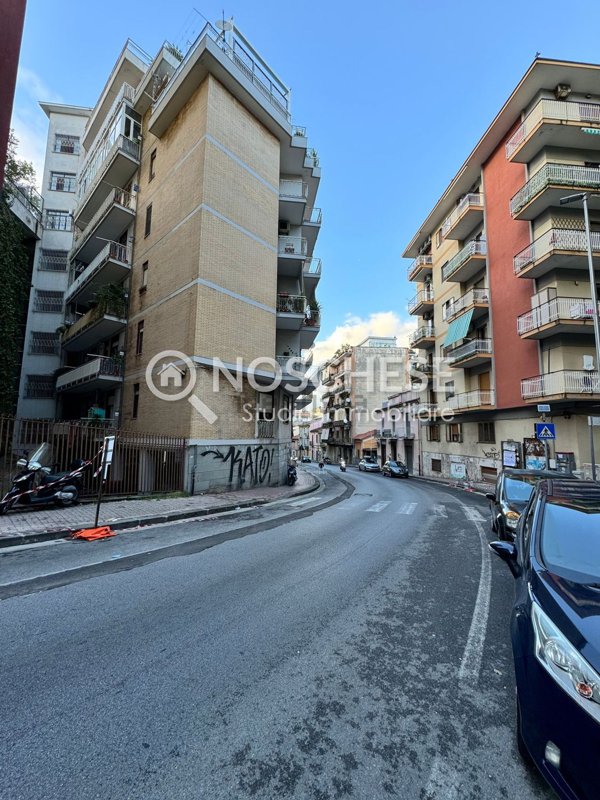 locale commerciale in vendita a Salerno