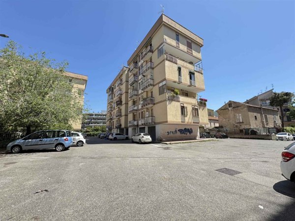 appartamento in vendita a Salerno in zona Mercatello