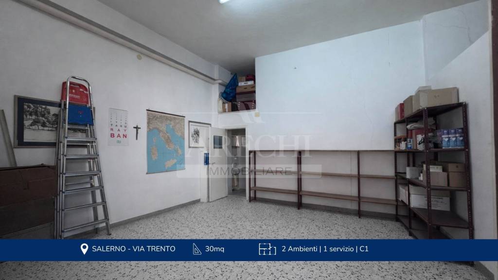 negozio in vendita a Salerno in zona Mercatello