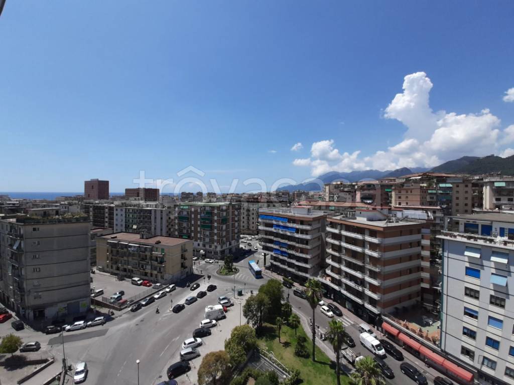 ufficio in vendita a Salerno in zona Irno