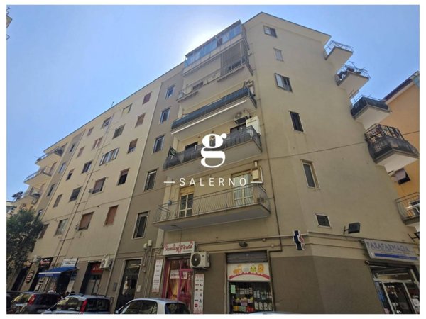 appartamento in vendita a Salerno in zona Pastena