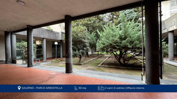 negozio in vendita a Salerno in zona Mariconda