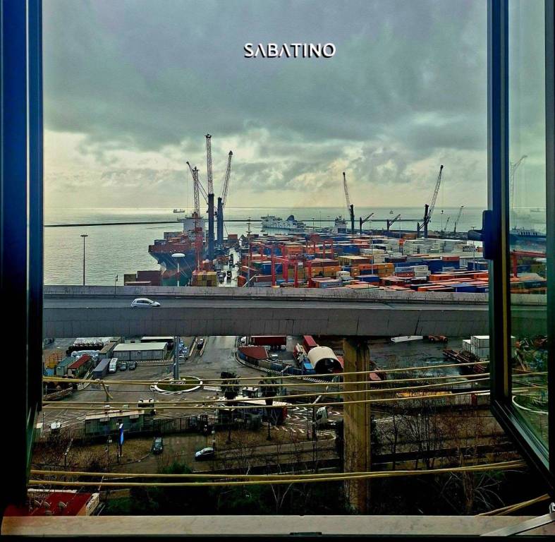 appartamento in vendita a Salerno in zona Porto