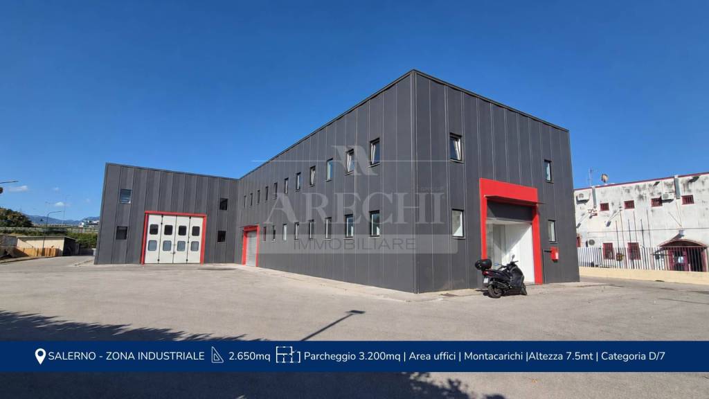 negozio in vendita a Salerno in zona Zona Industriale