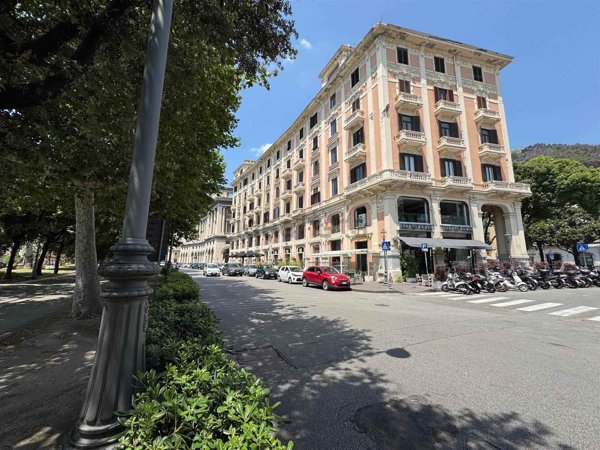 appartamento in vendita a Salerno in zona Centro Città