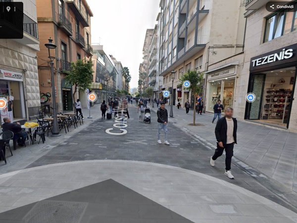 locale commerciale in vendita a Salerno in zona Centro Città