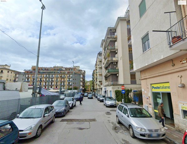 negozio in vendita a Salerno in zona Torrione