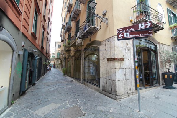 appartamento in vendita a Salerno in zona Centro Città