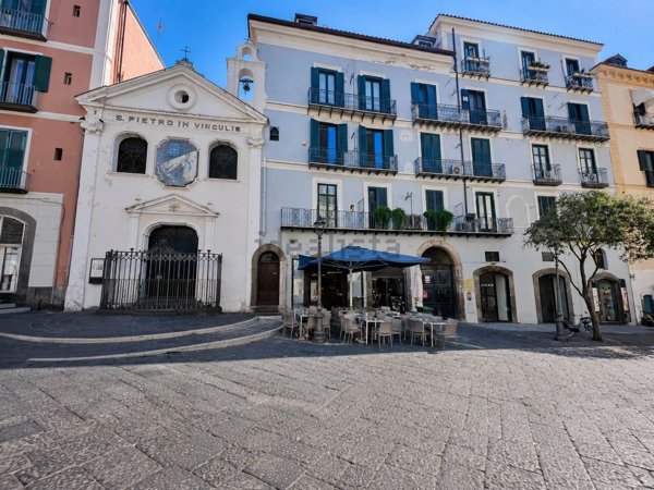 appartamento in vendita a Salerno in zona Centro Città