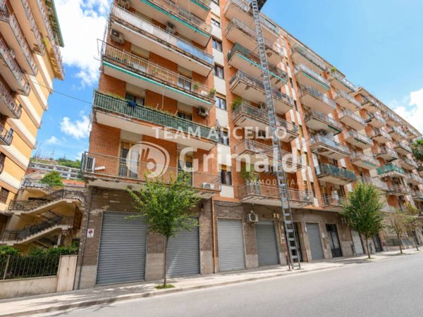 negozio in vendita a Salerno in zona Gelsi Rossi