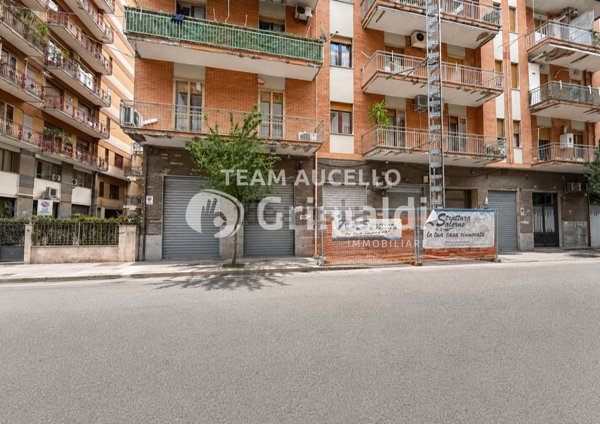locale commerciale in vendita a Salerno in zona Gelsi Rossi