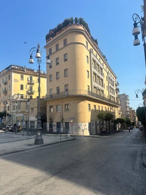 appartamento in vendita a Salerno in zona Centro Città
