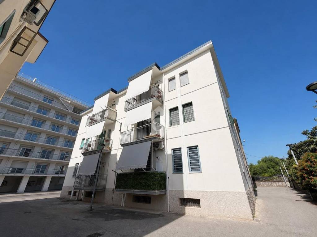 appartamento in vendita a Salerno in zona Pastena