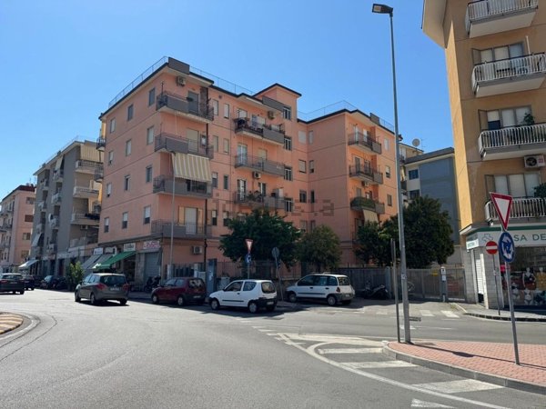 appartamento in vendita a Salerno in zona Mercatello