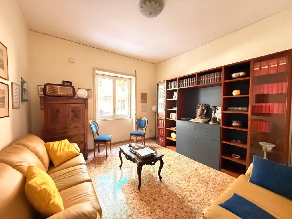 appartamento in vendita a Salerno in zona Centro Città
