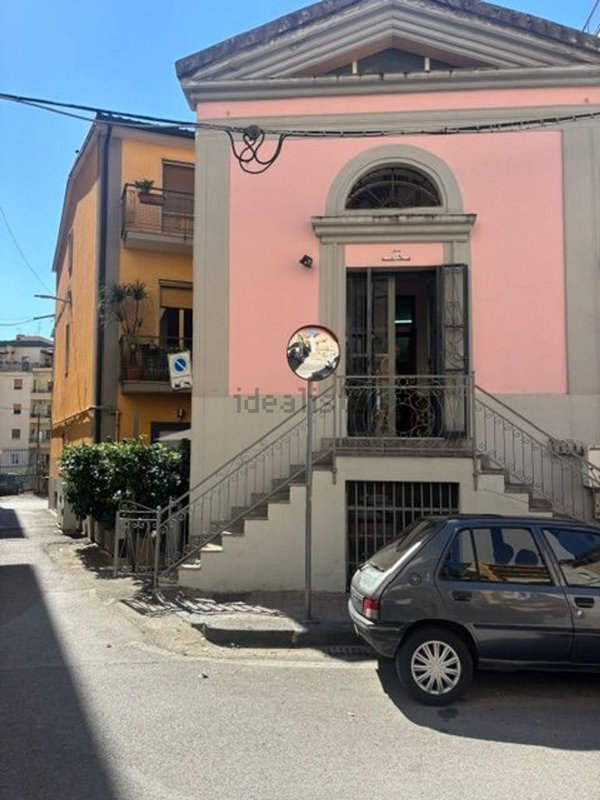 locale commerciale in vendita a Salerno