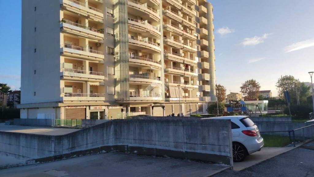 box auto in vendita a Salerno in zona Mariconda