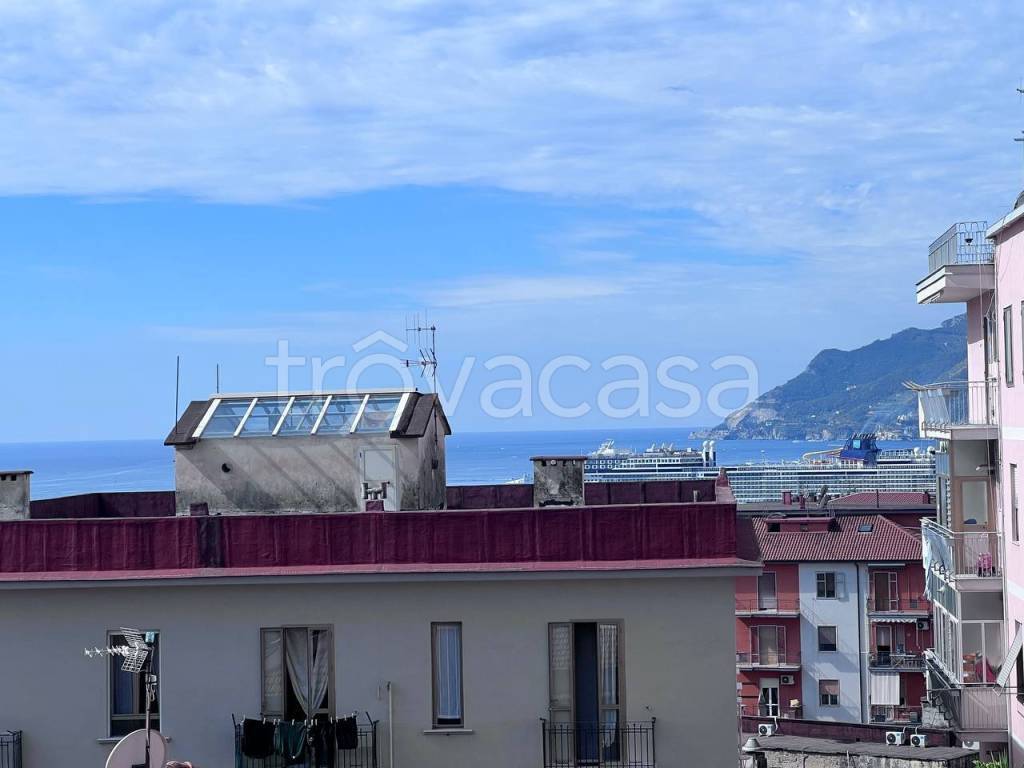 appartamento in vendita a Salerno in zona Centro Città