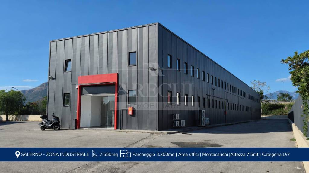 locale commerciale in vendita a Salerno in zona Zona Industriale