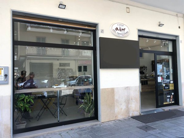 locale commerciale in vendita a Salerno in zona Pastena