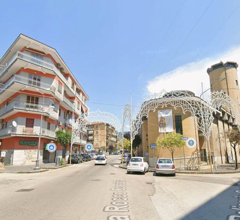 box auto in vendita a Salerno in zona Pastena