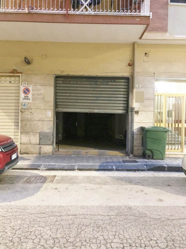 locale commerciale in vendita a Salerno in zona Pastena