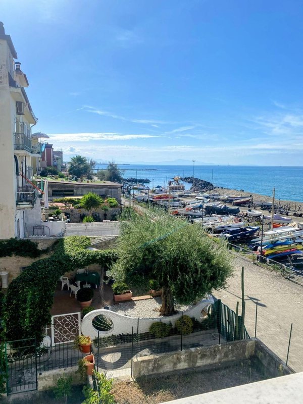 appartamento in vendita a Salerno in zona Pastena