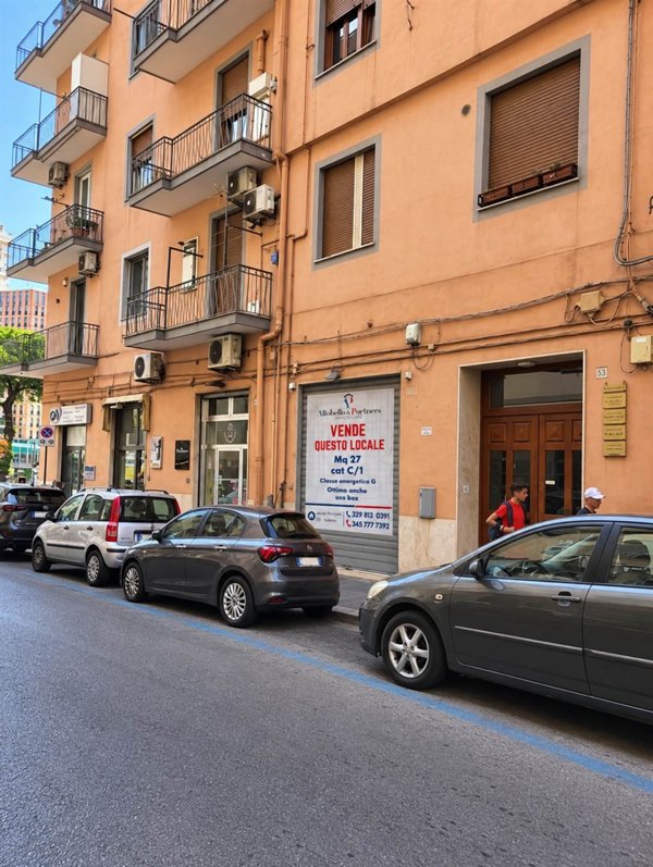 attivita commerciale in vendita a Salerno in zona Centro Città