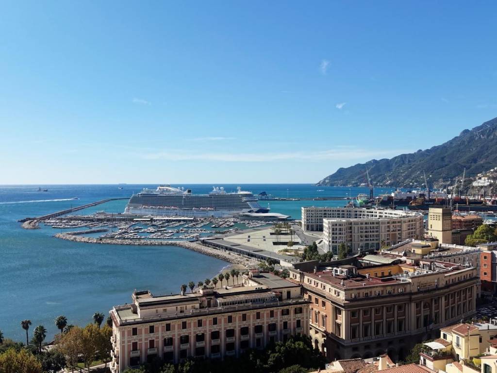 appartamento in vendita a Salerno in zona Centro Città