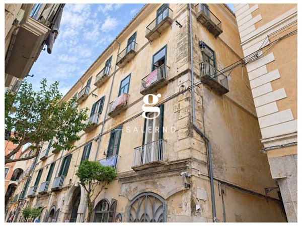 appartamento in vendita a Salerno in zona Centro Città