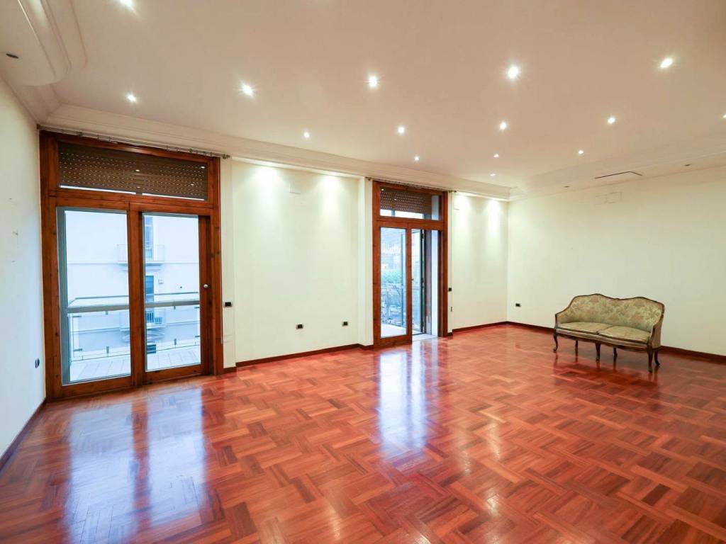 appartamento in vendita a Salerno in zona Centro Città