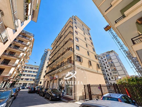 appartamento in vendita a Salerno in zona Centro Città