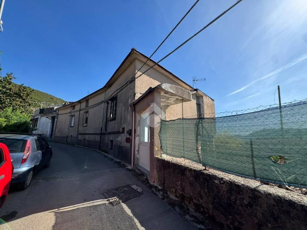 appartamento in vendita a Salerno in zona Ogliara
