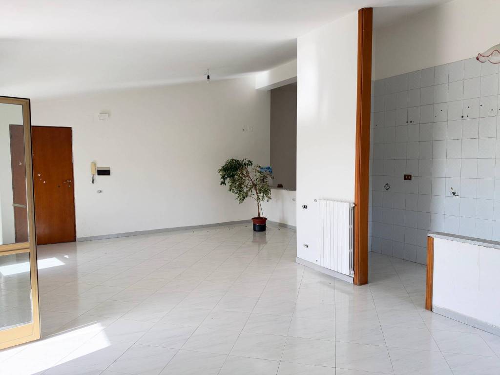 appartamento in vendita a Salerno in zona Ogliara