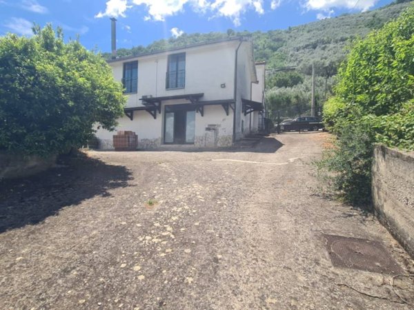 casa indipendente in vendita a San Cipriano Picentino in zona Pezzano