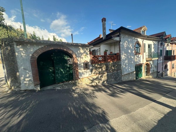 casa semindipendente in vendita a San Cipriano Picentino