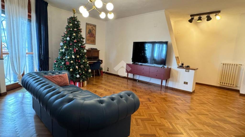 casa indipendente in vendita a San Cipriano Picentino in zona Campigliano